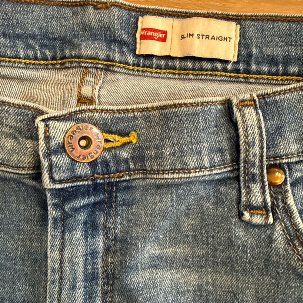 Wrangler Premium Quality Men's Jeans 38x32  Light-Medium Wash Blue Denim Comfort - Picture 5 of 15